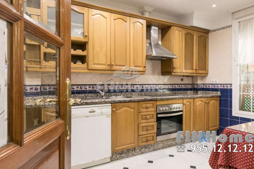 Inmobiliaria FIN&Home FH03476-DOLORES-LEON-COCINA-1080x720 Magnífica casa independiente de cuatro plantas con ascensor, numerosas estancias y gran terraza con atico en el Barrio Leon Inmobiliaria FIN&Home FH03476-DOLORES-LEON-COCINA-1080x720 Magnífica casa independiente de cuatro plantas con ascensor, numerosas estancias y gran terraza con atico en el Barrio Leon