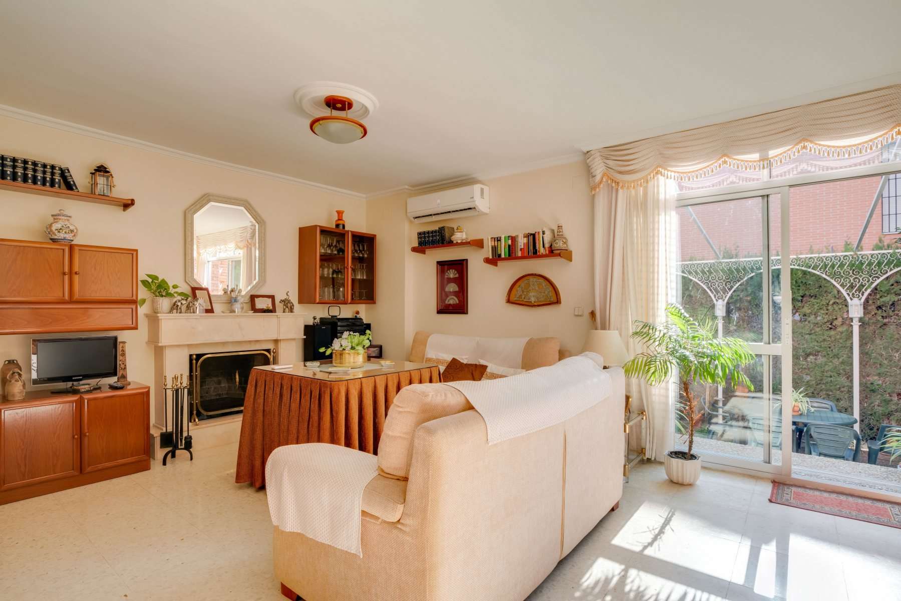 Inmobiliaria FIN&Home FH03588-COMEDOR CASA EN SEVILLA ESTE CON NUMEROSAS ESTANCIAS COMUNITARIAS Inmobiliaria FIN&Home FH03588-COMEDOR CASA EN SEVILLA ESTE CON NUMEROSAS ESTANCIAS COMUNITARIAS