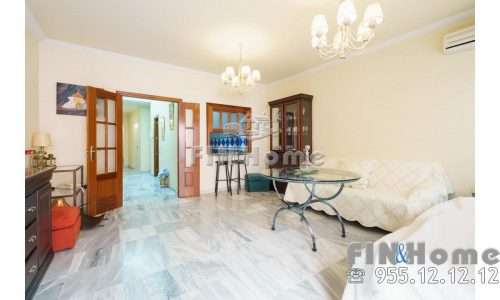 ELEGANTE CASA JUNTO A RONDA DE TRIANA SEVILLA DE RECIENTE CONSTRUCCIÓN